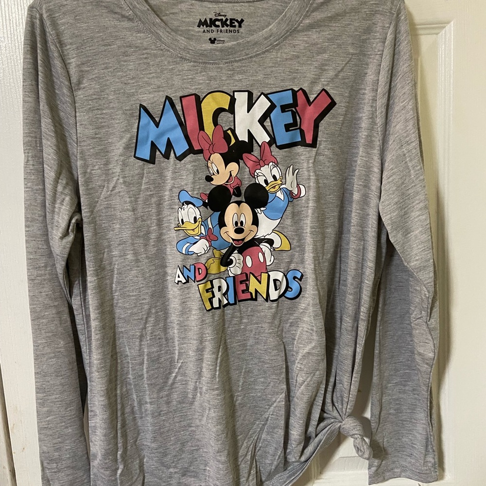 Disney Mickey and Friends Long Sleeve Tee Shirt Size Medium